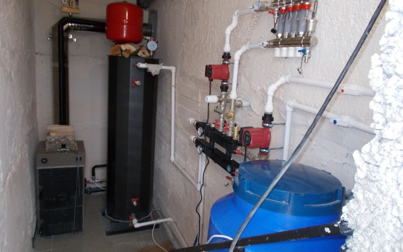 Монтаж котельной с твердотопливным котлом и буферной ёмкостью в Феодосии