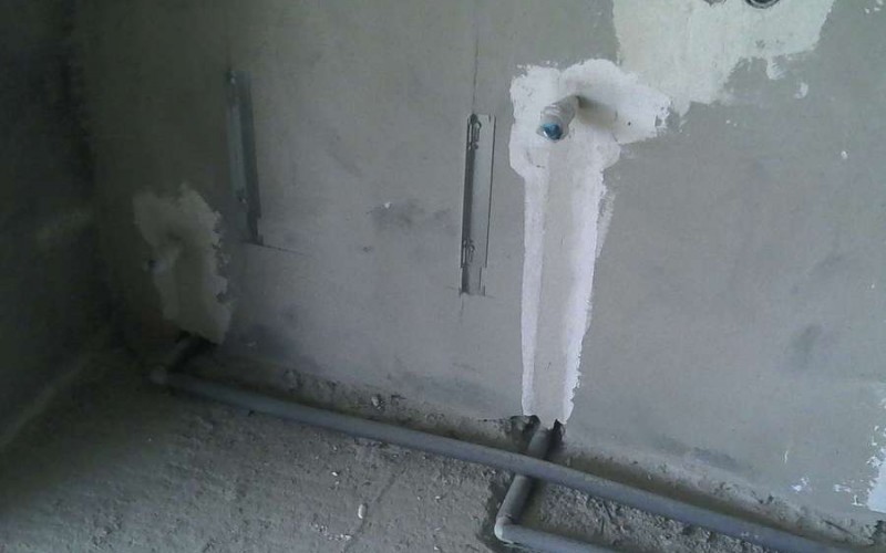 Разводка труб отопления в штробах