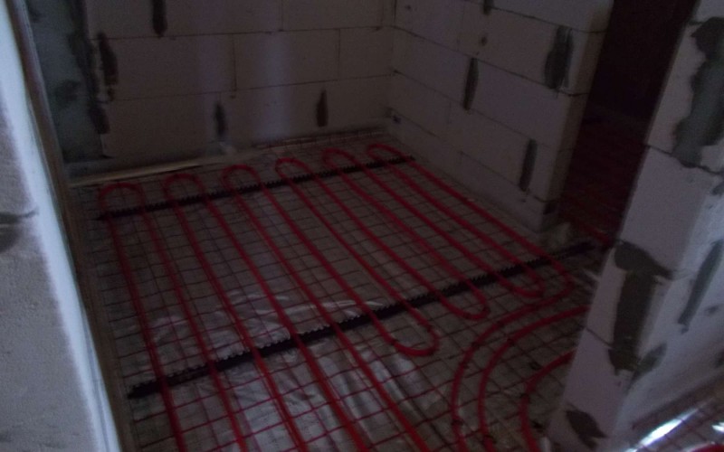 Водяной теплый пол в сауне