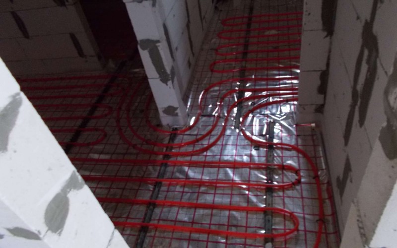 Водяной тёплый пол в санузле частного дома